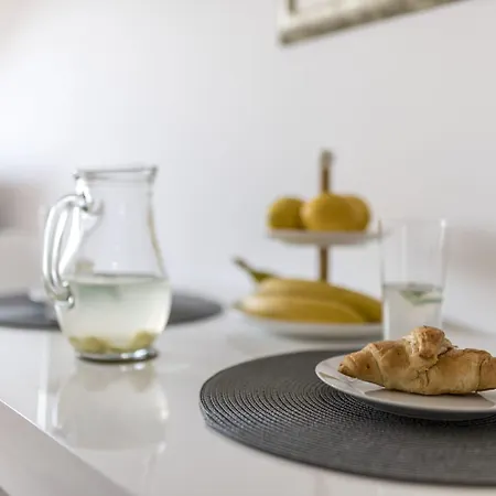 Shell - On Perfect Location Apartment Bol